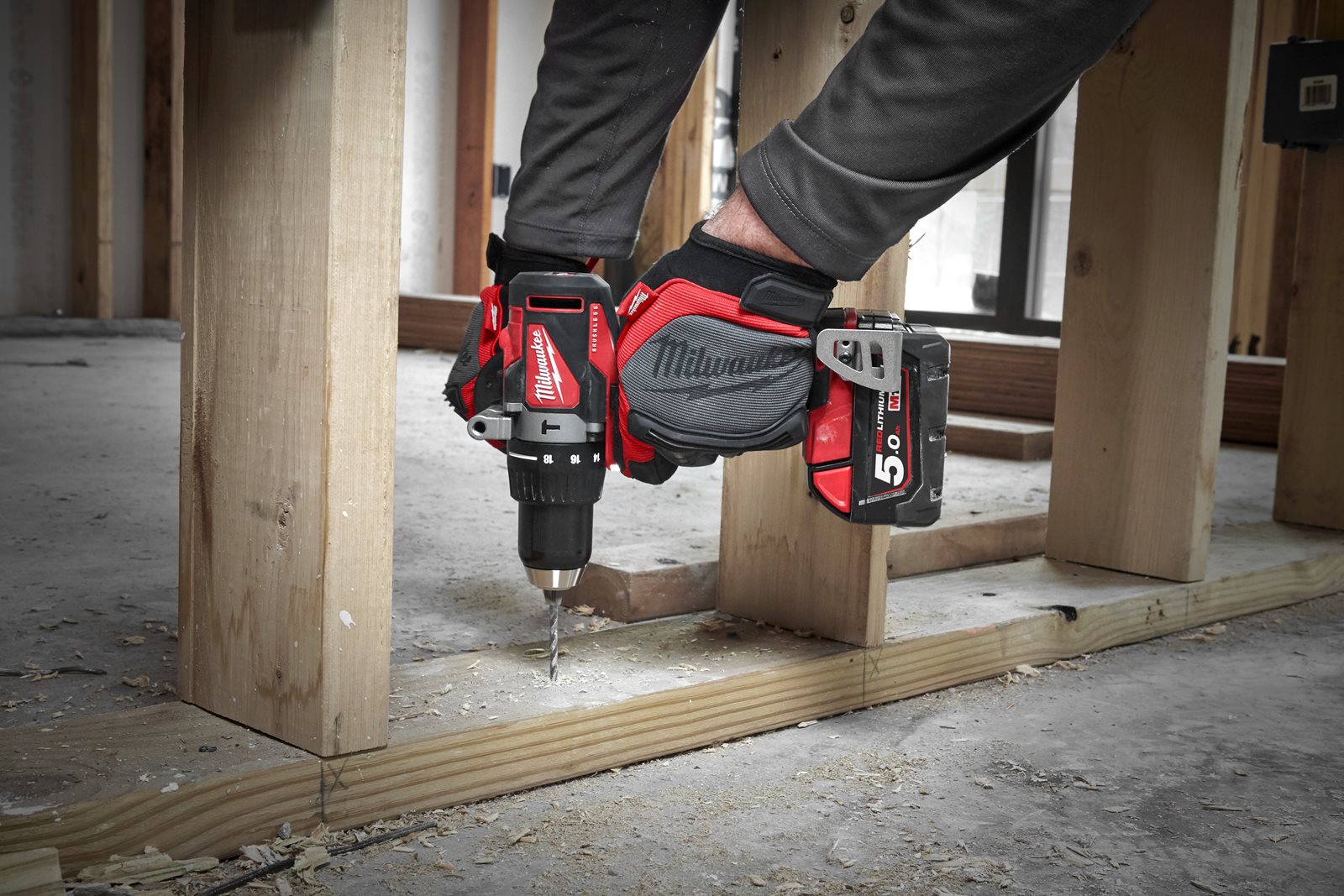 Mașină de găurit cu percuție, cu motor fără perii M18 Milwaukee M18 BLPD2-0X - in utilizare 5