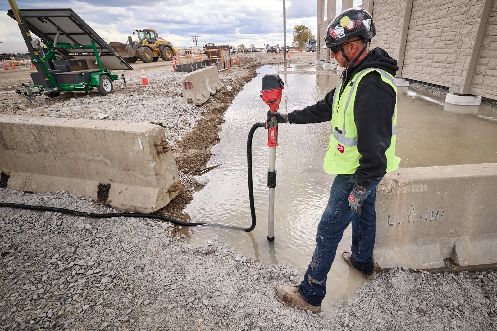 Pompă de apă fără perii M18 HYDROPASS Milwaukee M18 BLSWP-0 - in utilizare 6