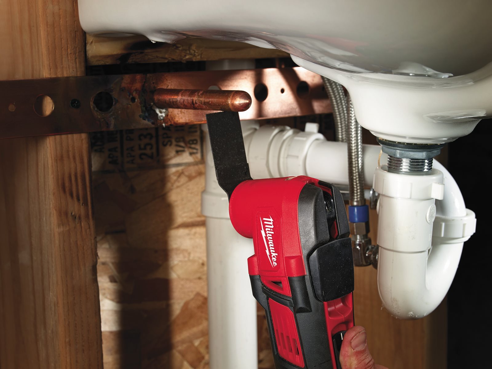 Unealtă multifuncțională compactă M18 Milwaukee M18 BMT-0 - in utilizare 9