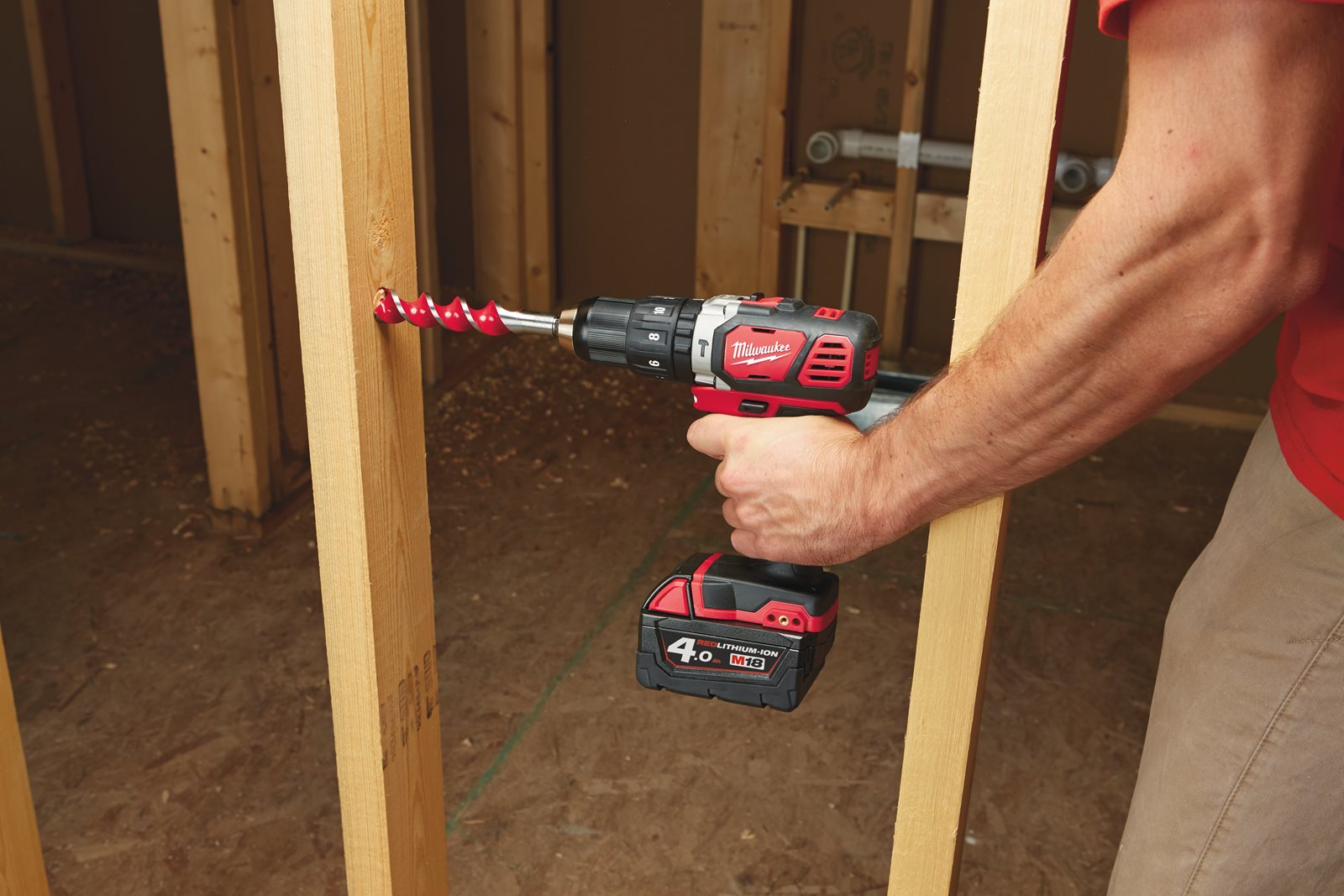 Mașină de găurit cu percuție compactă M18 Milwaukee M18 BPD-0 - in utilizare 4