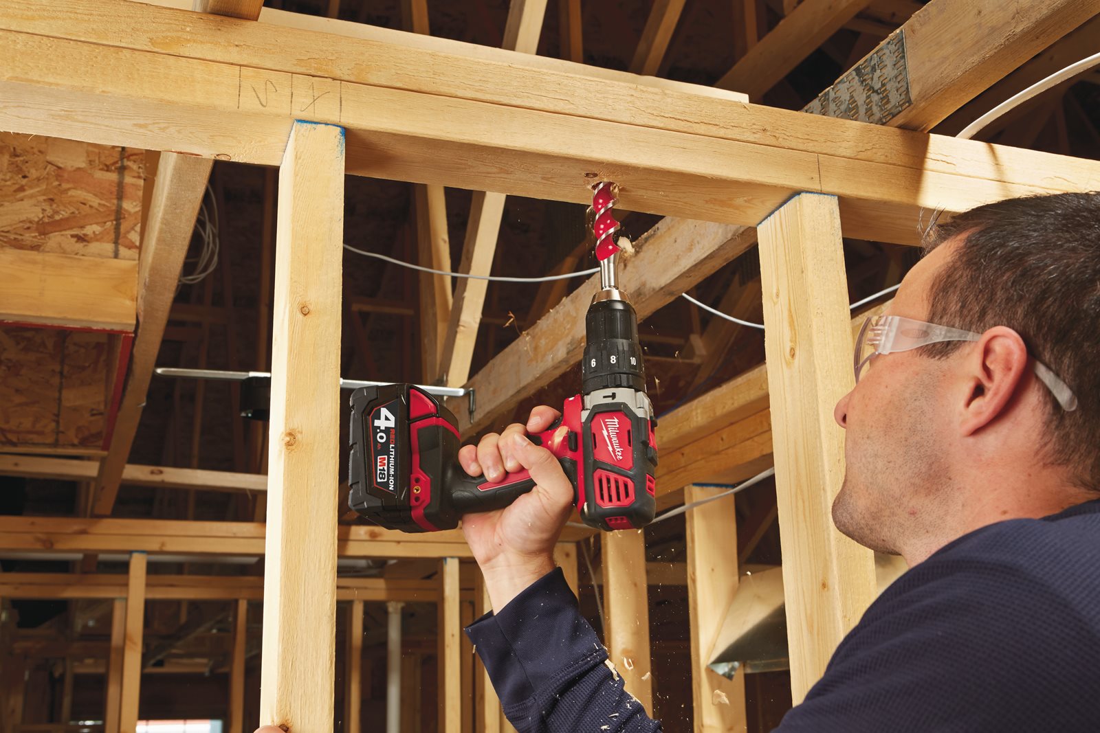 Mașină de găurit cu percuție compactă M18 Milwaukee M18 BPD-0 - in utilizare 6