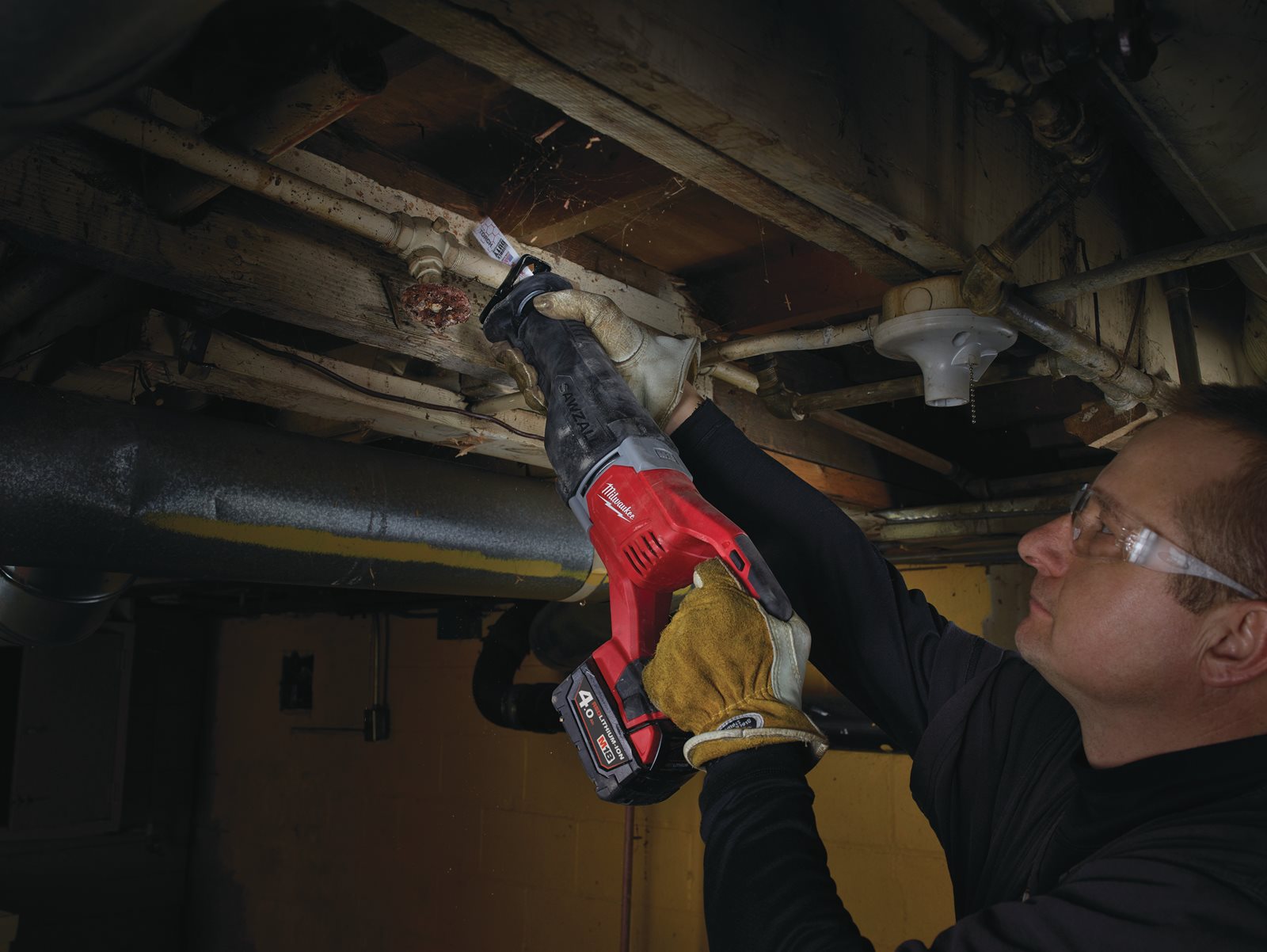 FIERĂSTRĂU SABIE SAWZALL M18 Milwaukee M18 BSX-0 - in utilizare 3