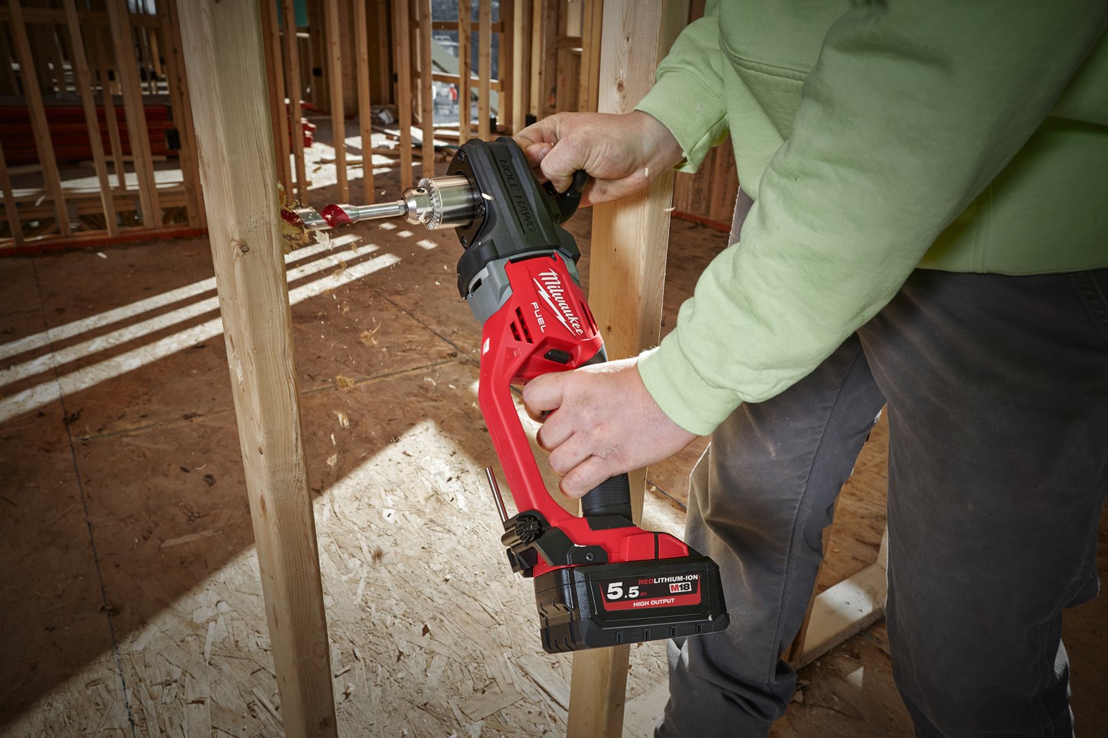 Mașină de găurit unghiulară M18 FUEL Milwaukee M18 CRAD2-0X - in utilizare 4