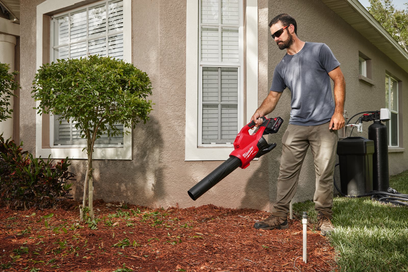 Suflantă M18 FUEL cu doi acumulatori Milwaukee M18 F2BL-0 - in utilizare 4