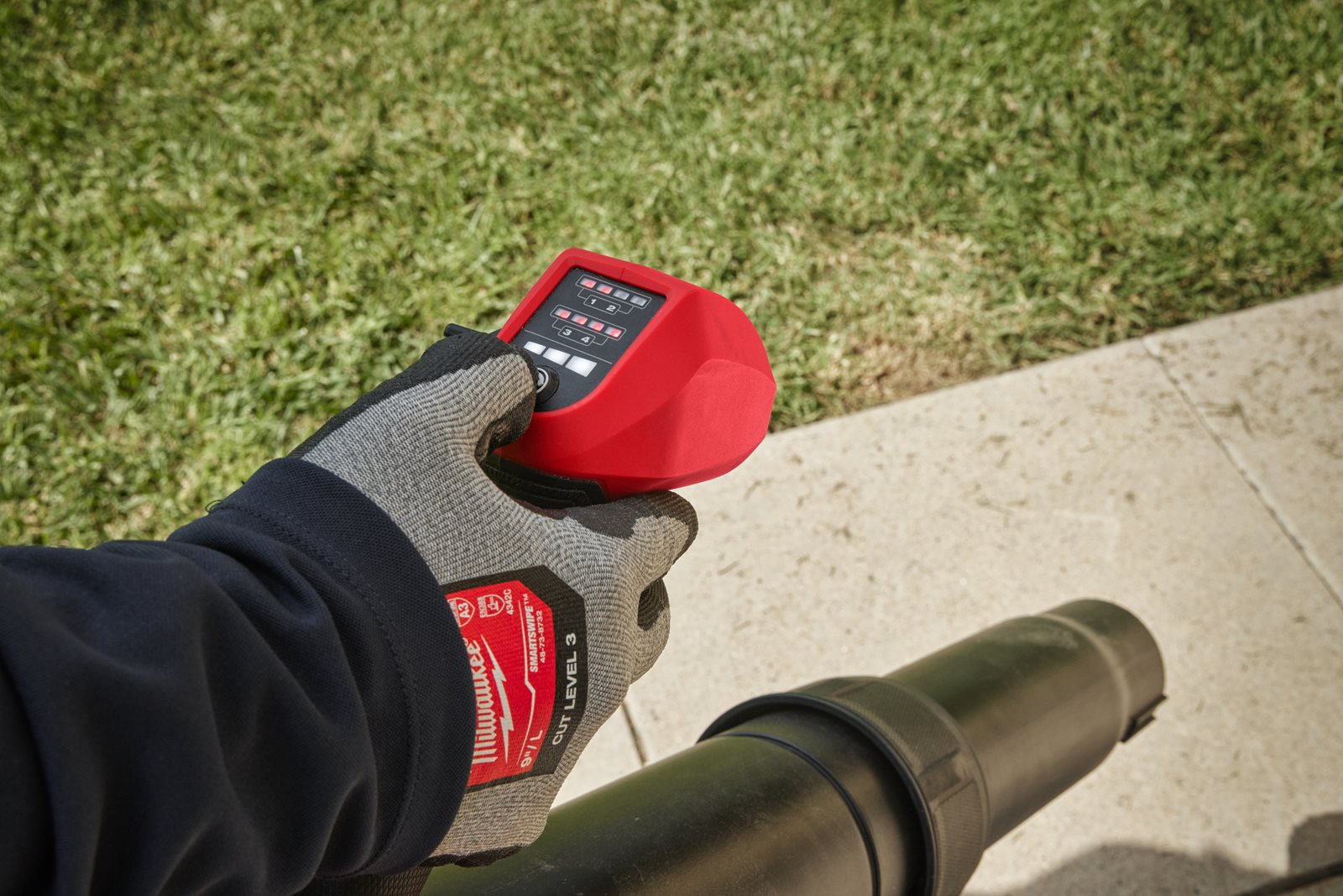 Suflantă M18 FUEL tip rucsac cu doi acumulatori Milwaukee M18 F2BPB-0 - in utilizare 13