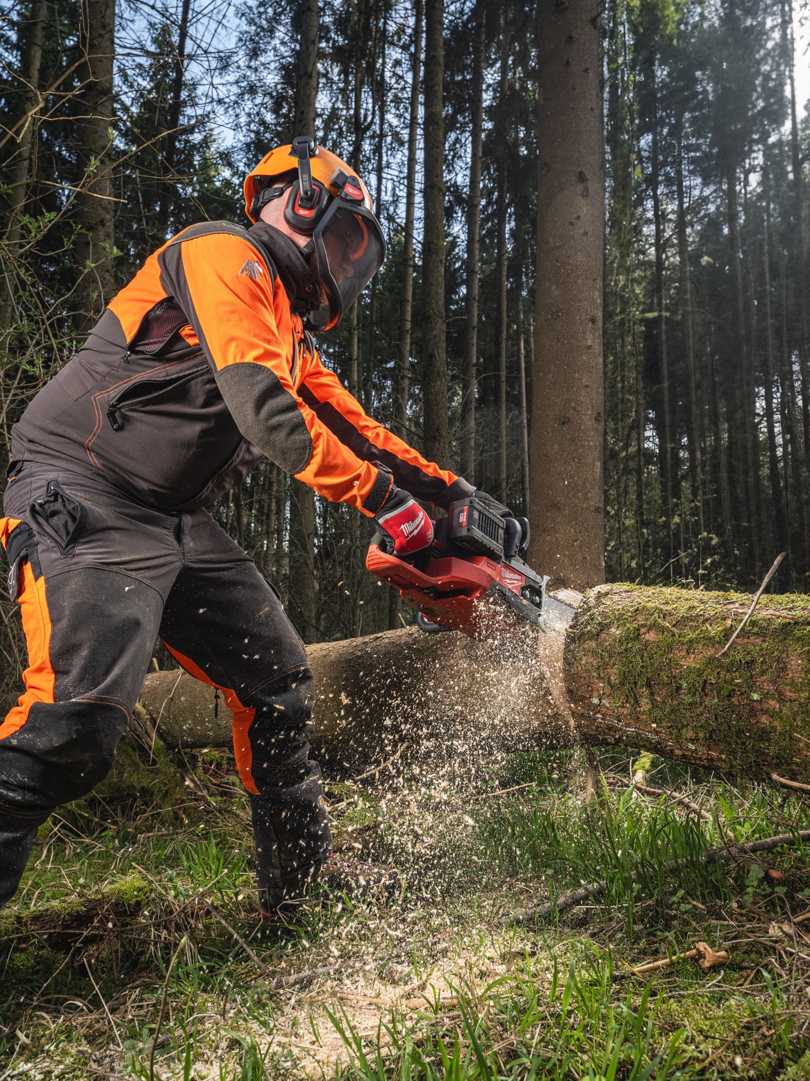 Fierăstrău cu lanț cu 2 acumulatori M18 FUEL 50 cm Milwaukee M18 F2CHS50-0 - in utilizare 10