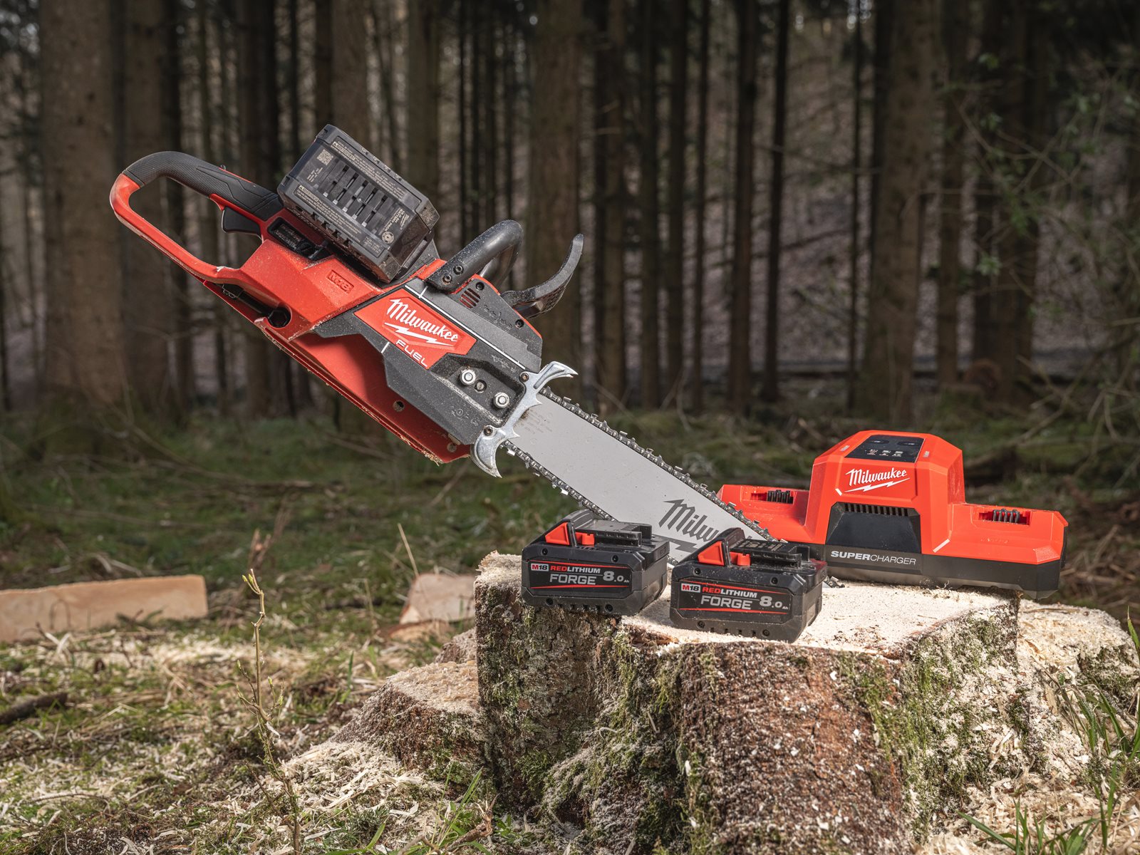 Fierăstrău cu lanț cu 2 acumulatori M18 FUEL 50 cm Milwaukee M18 F2CHS50-0 - in utilizare 14