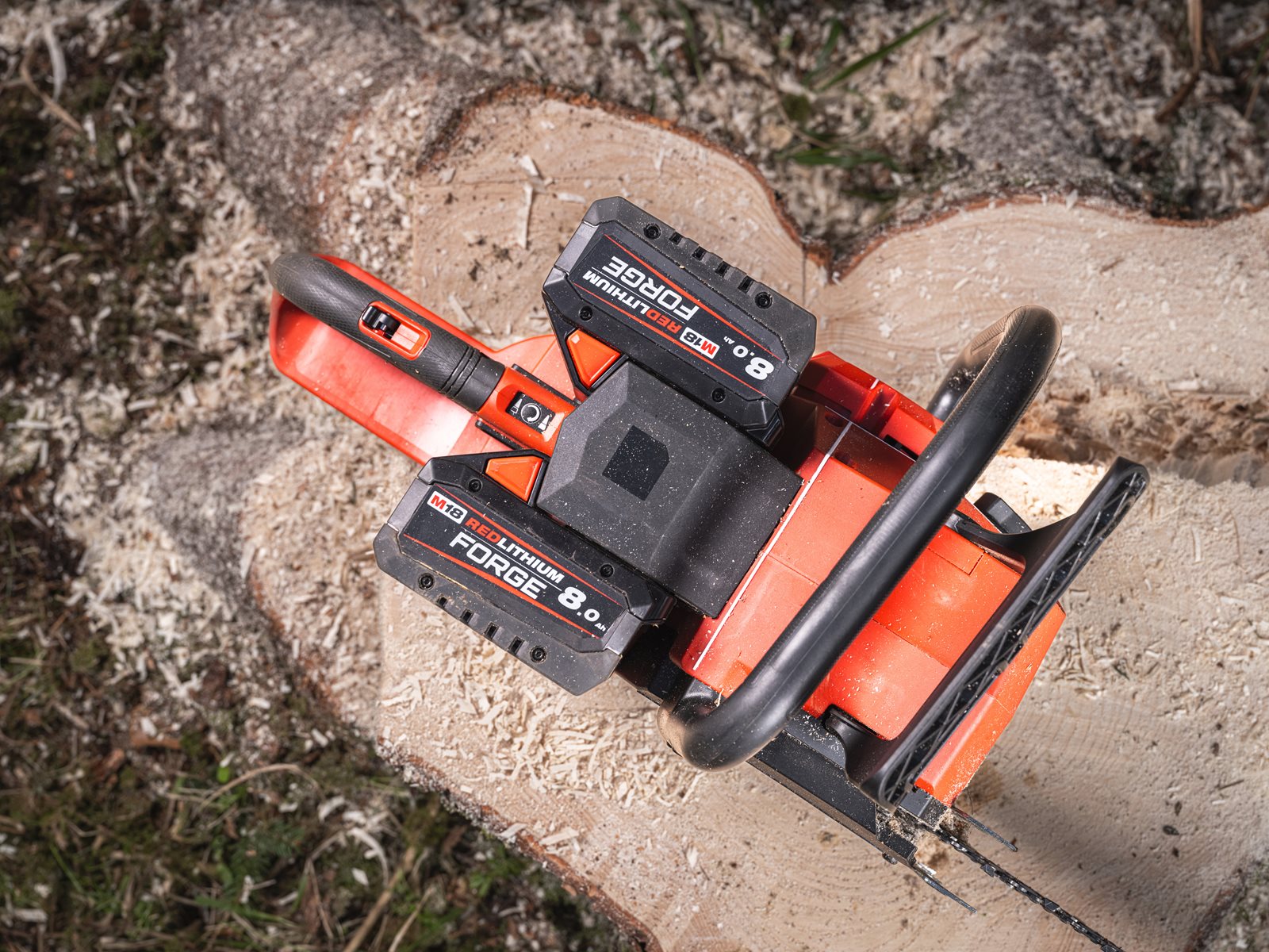 Fierăstrău cu lanț cu 2 acumulatori M18 FUEL 50 cm Milwaukee M18 F2CHS50-0 - in utilizare 15