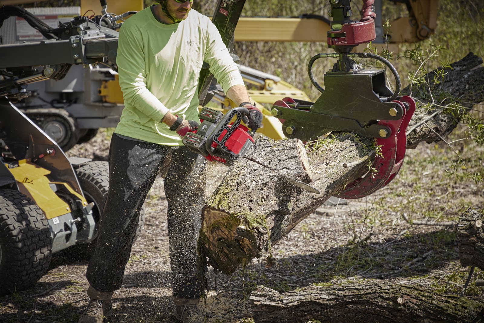 Fierăstrău cu lanț cu 2 acumulatori M18 FUEL 50 cm Milwaukee M18 F2CHS50-0 - in utilizare 17