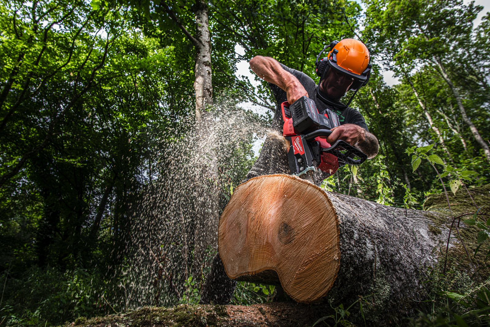 Fierăstrău cu lanț cu 2 acumulatori M18 FUEL 50 cm Milwaukee M18 F2CHS50-0 - in utilizare 2