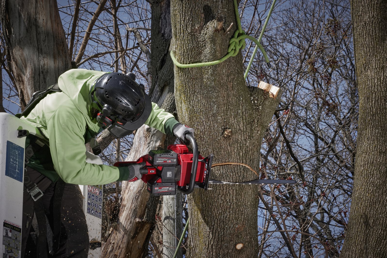 Fierăstrău cu lanț cu 2 acumulatori M18 FUEL 50 cm Milwaukee M18 F2CHS50-0 - in utilizare 20