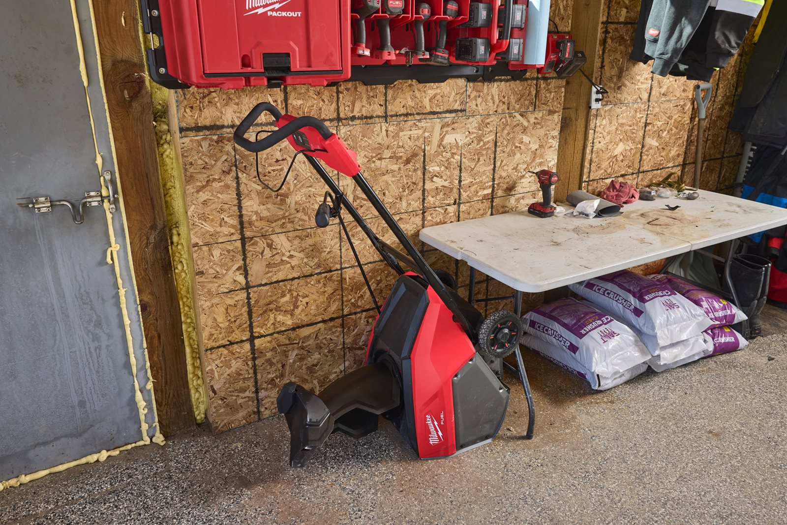 Freză de zapadă M18 FUEL cu expulzare directă Milwaukee M18 F2SSBL-0 - in utilizare 11