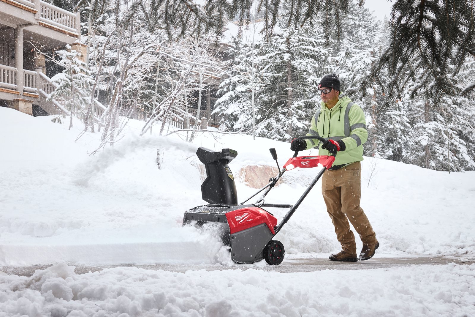 Freză de zapadă M18 FUEL cu expulzare directă Milwaukee M18 F2SSBL-0 - in utilizare 12
