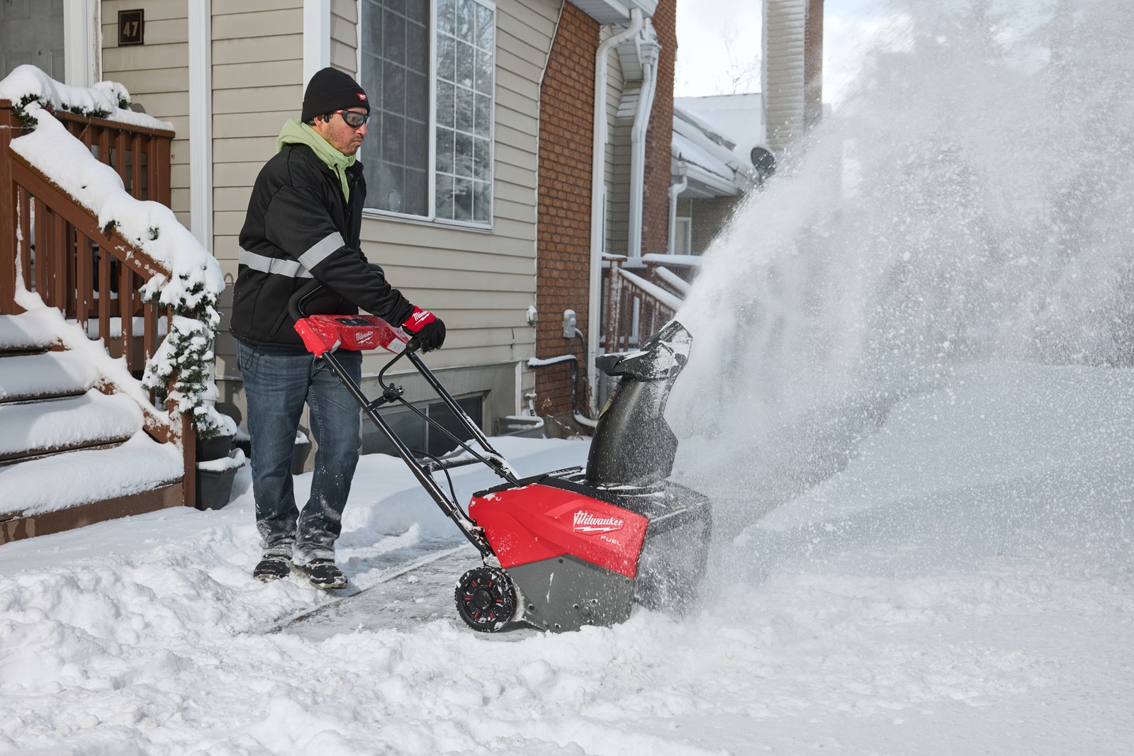 Freză de zapadă M18 FUEL cu expulzare directă Milwaukee M18 F2SSBL-0 - in utilizare 17