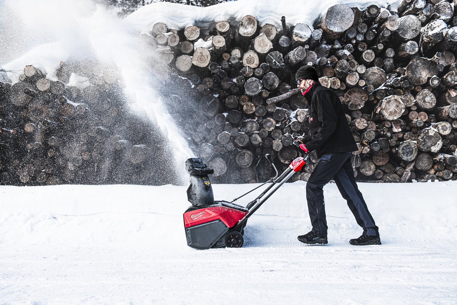 Freză de zapadă M18 FUEL cu expulzare directă Milwaukee M18 F2SSBL-0 - in utilizare 8