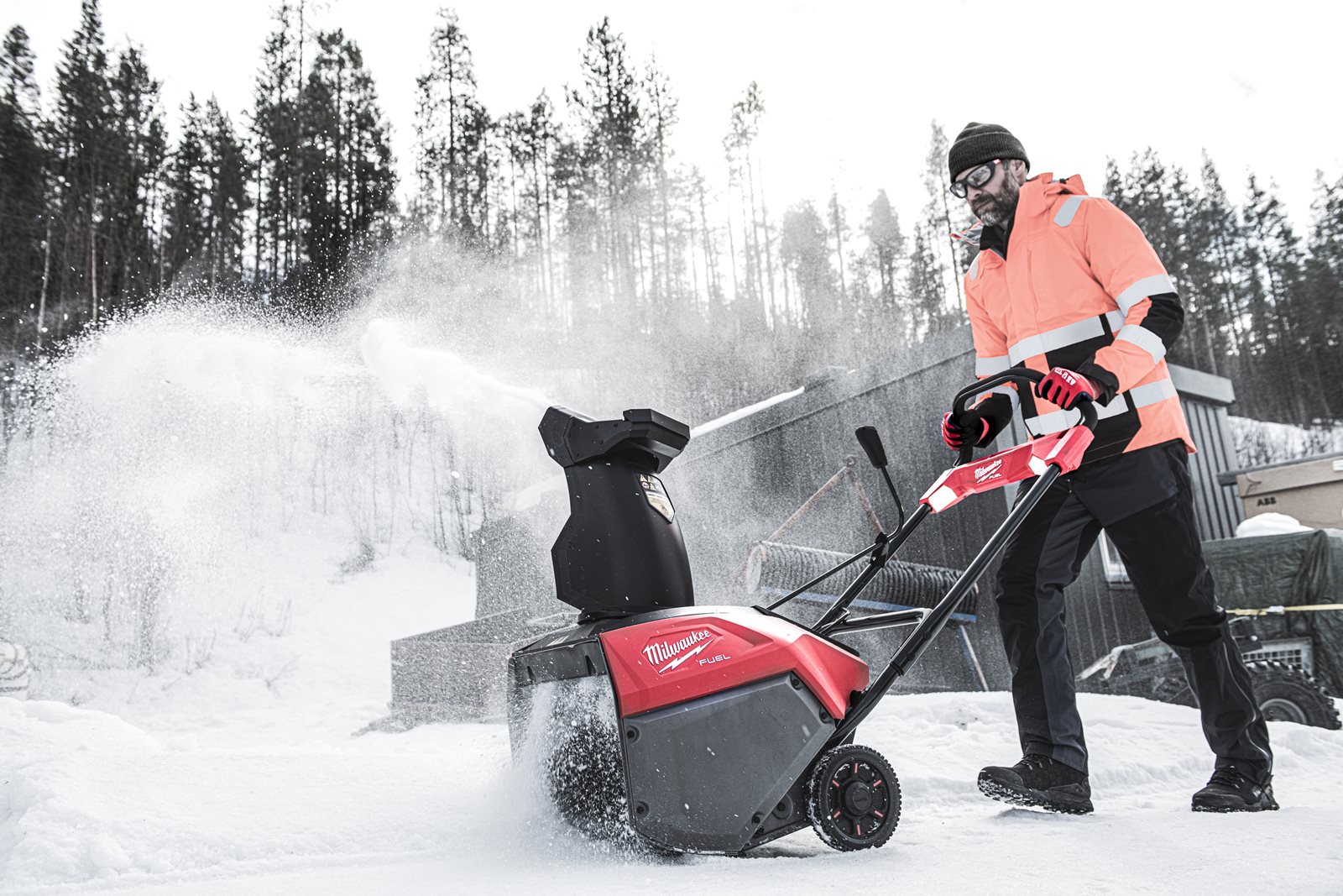 Freză de zapadă M18 FUEL cu expulzare directă Milwaukee M18 F2SSBL-0 - in utilizare 9