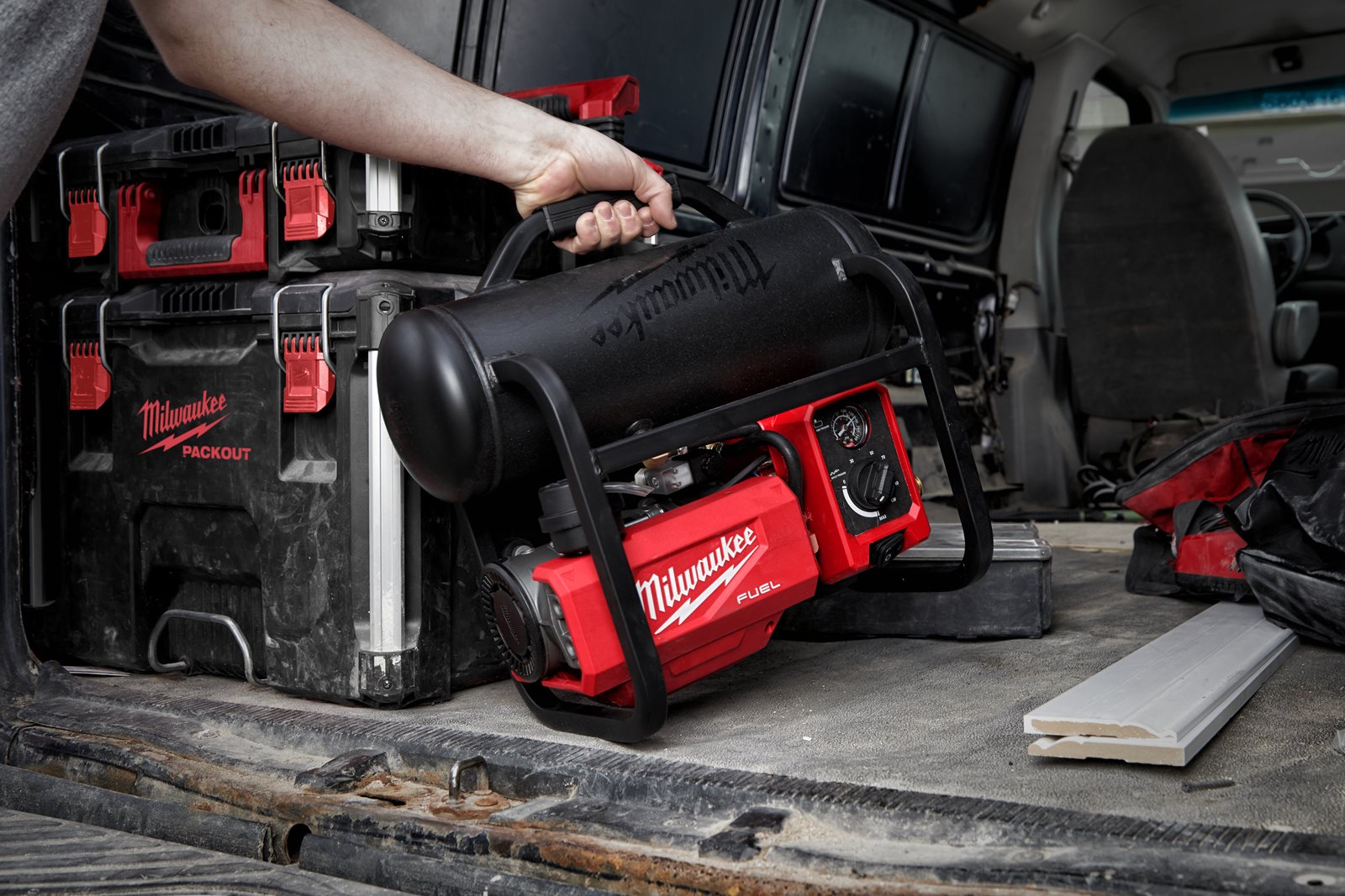 Compresor de aer M18 FUEL Milwaukee M18 FAC-0 - in utilizare 1