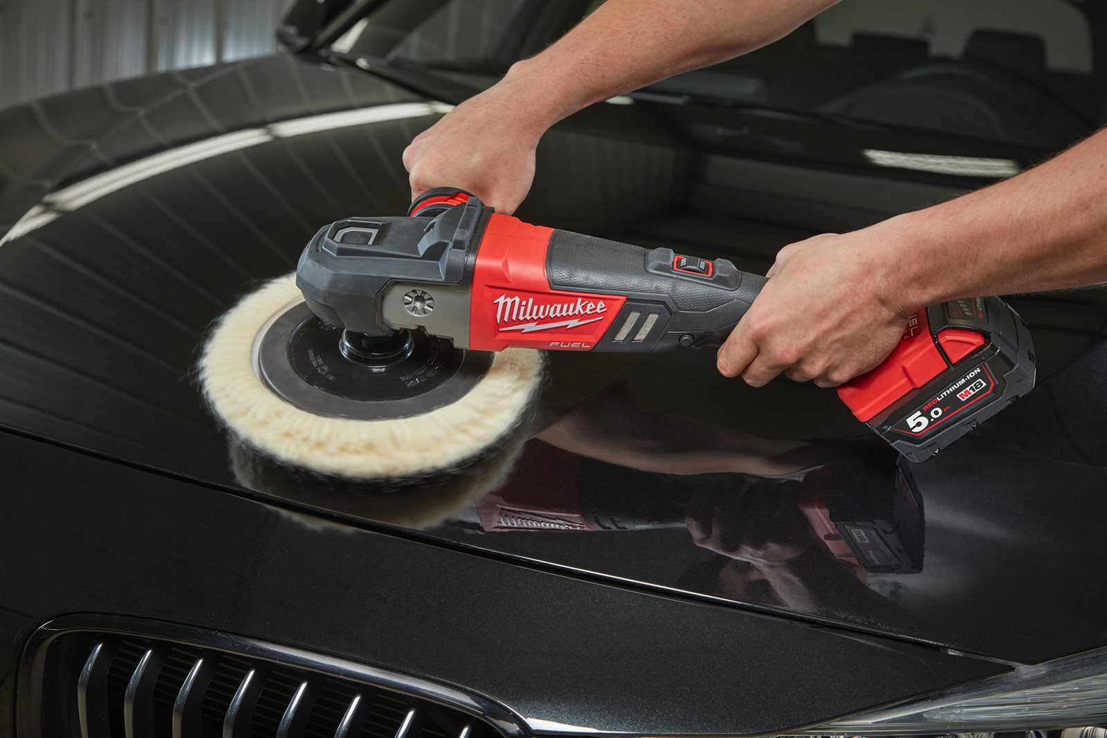 Mașină de polișat M18 FUEL Milwaukee M18 FAP180-0 - in utilizare 1