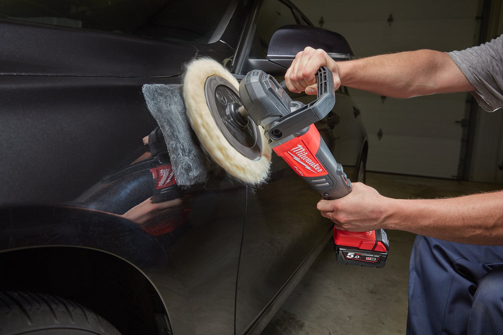 Mașină de polișat M18 FUEL Milwaukee M18 FAP180-0 - in utilizare 2