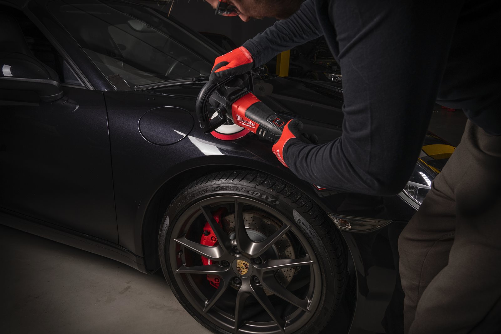Mașină de polișat M18 FUEL Milwaukee M18 FAP180-0 - in utilizare 6