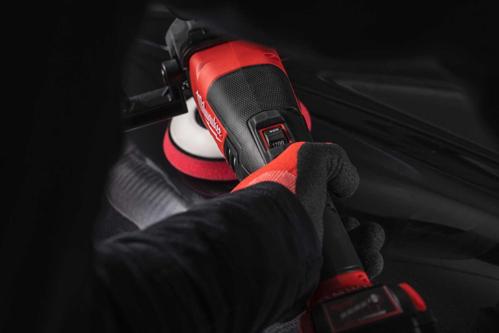 Mașină de polișat M18 FUEL Milwaukee M18 FAP180-0 - in utilizare 7