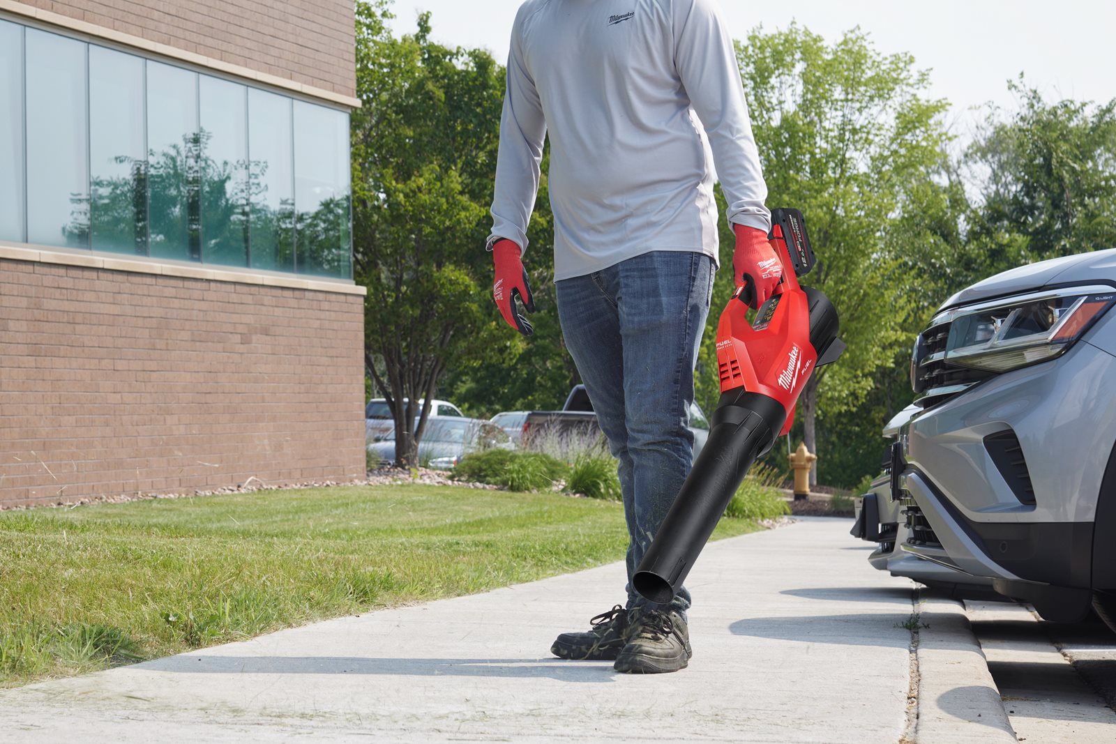 Suflantă M18 FUEL Milwaukee M18 FBLG3-0 - in utilizare 1