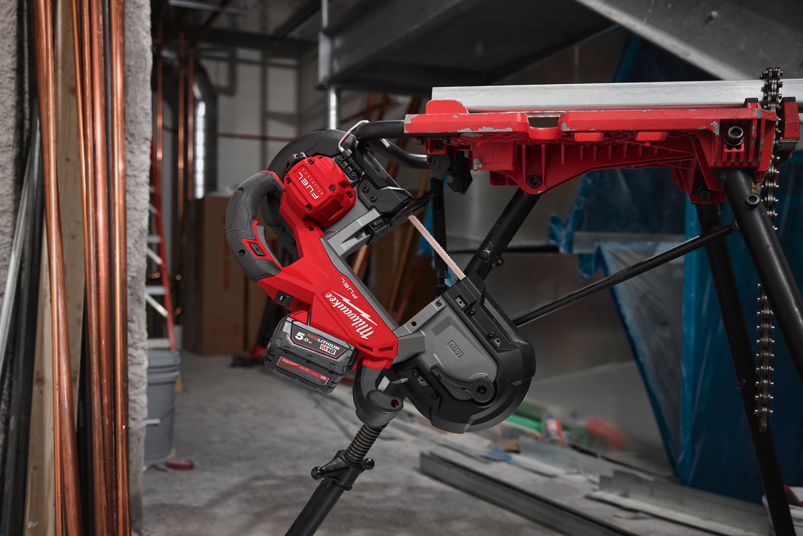 Fierăstrău cu bandă pentru tăieri adânci, gen. 2 M18 FUEL Milwaukee M18 FBS127-0 - in utilizare 6