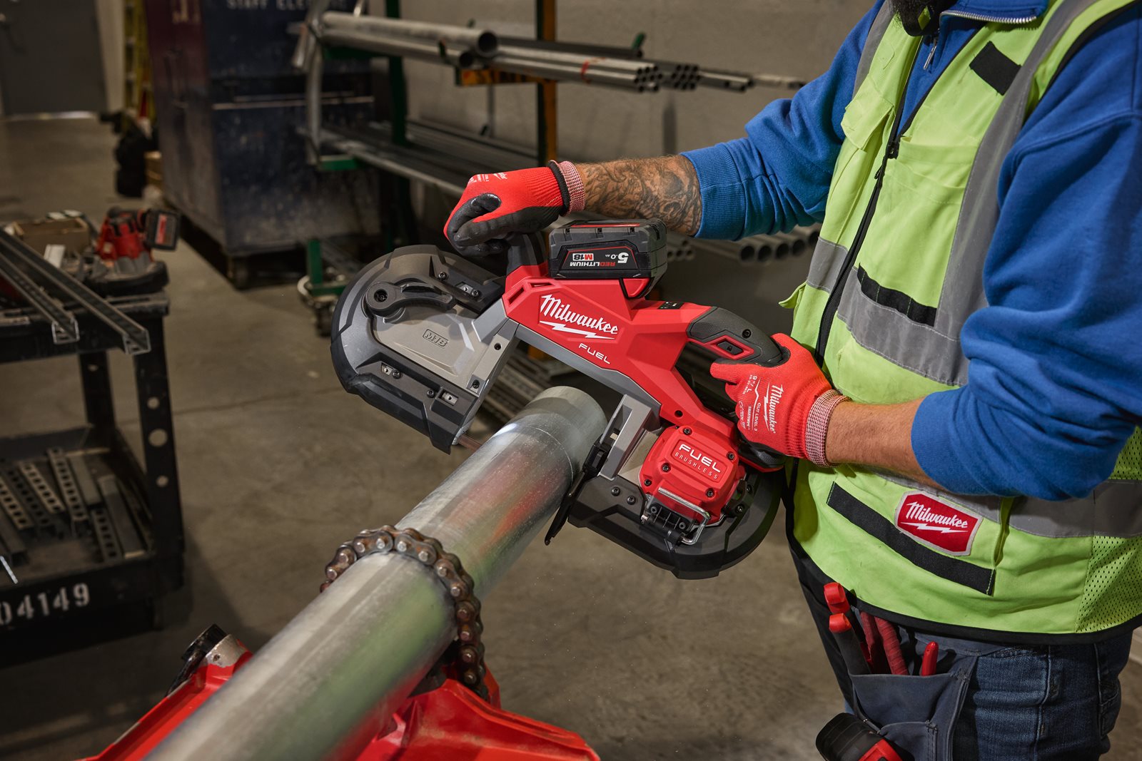 Fierăstrău cu bandă pentru tăieri adânci, gen. 2 M18 FUEL Milwaukee M18 FBS127-0 - in utilizare 8