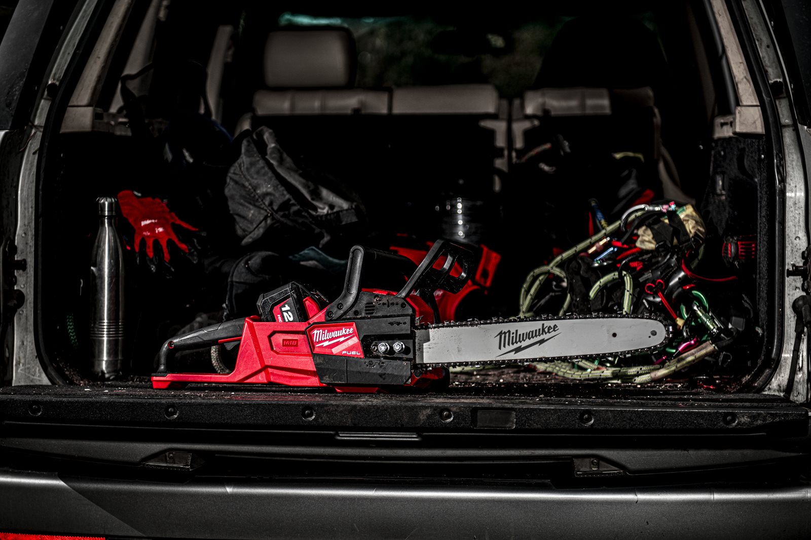 Fierăstrău cu lanț 40 cm M18 FUEL Milwaukee M18 FCHS-0 - in utilizare 5