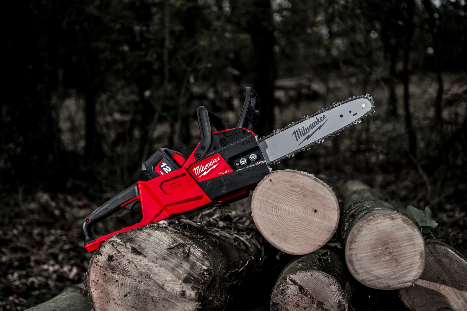 Fierăstrău cu lanț 30 cm M18 FUEL Milwaukee M18 FCHSC-0 - in utilizare 5