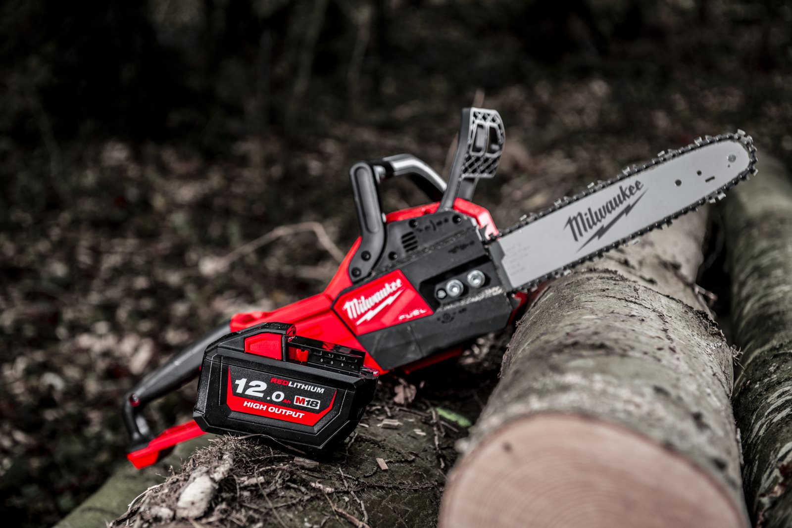 Fierăstrău cu lanț 30 cm M18 FUEL Milwaukee M18 FCHSC-0 - in utilizare 6