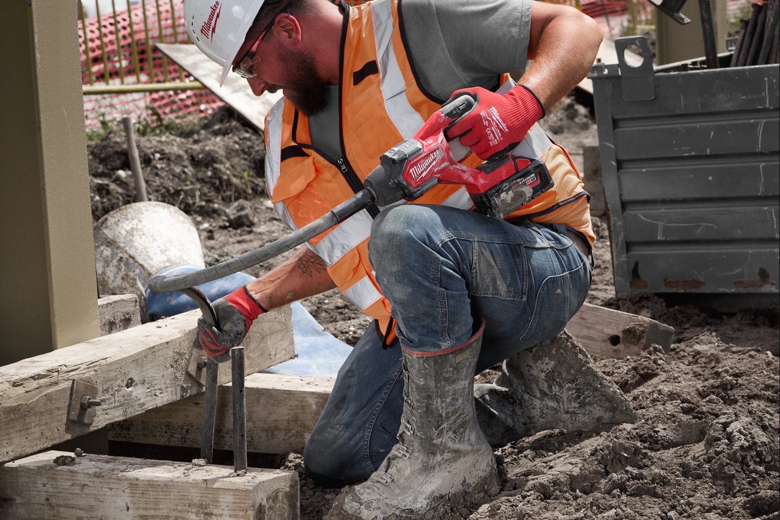 Vibrator de beton cu lance M18 FUEL Milwaukee M18 FCVN12-0 - in utilizare 10