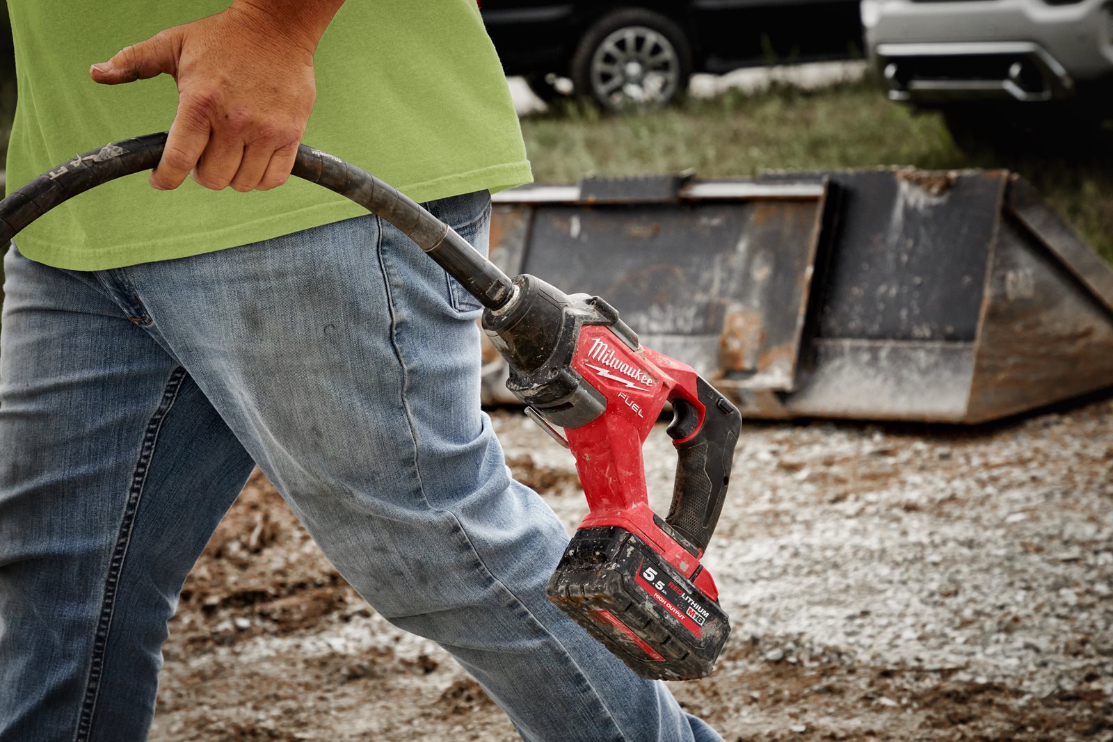 Vibrator de beton cu lance M18 FUEL Milwaukee M18 FCVN12-0 - in utilizare 4
