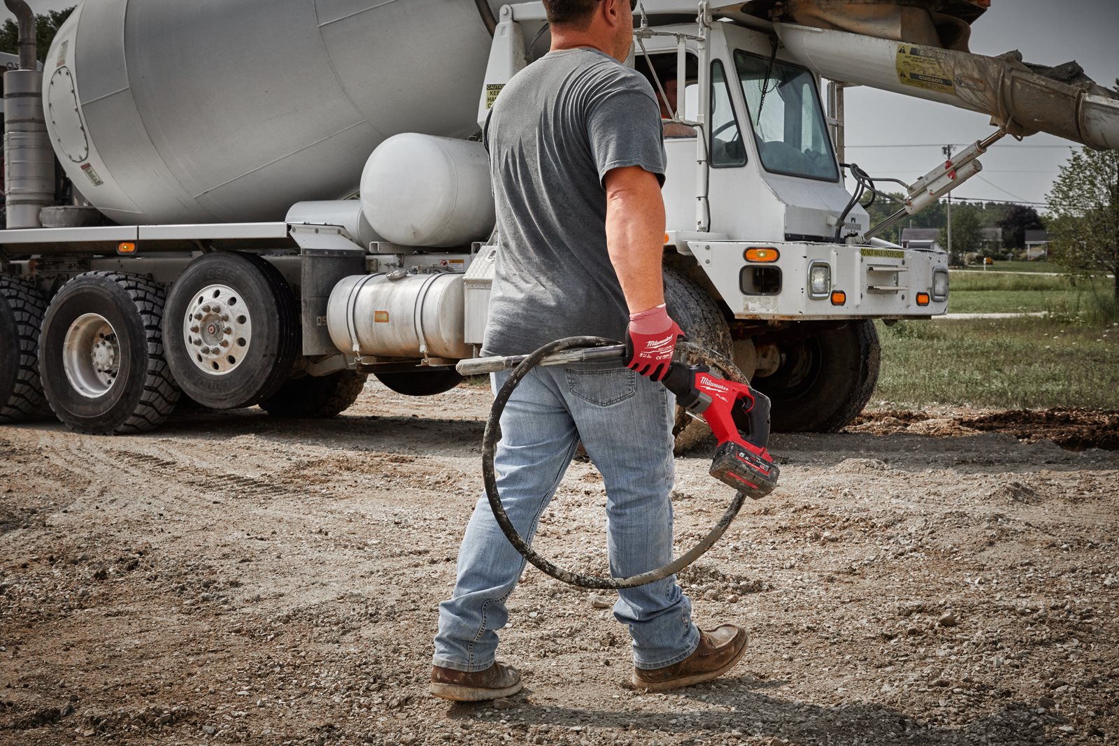 Vibrator de beton cu lance M18 FUEL Milwaukee M18 FCVN12-0 - in utilizare 5