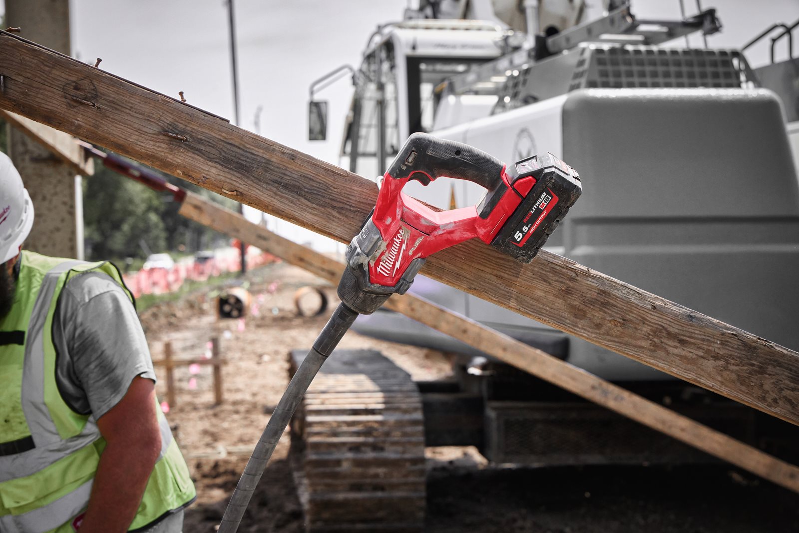 Vibrator de beton cu lance M18 FUEL Milwaukee M18 FCVN12-0 - in utilizare 6