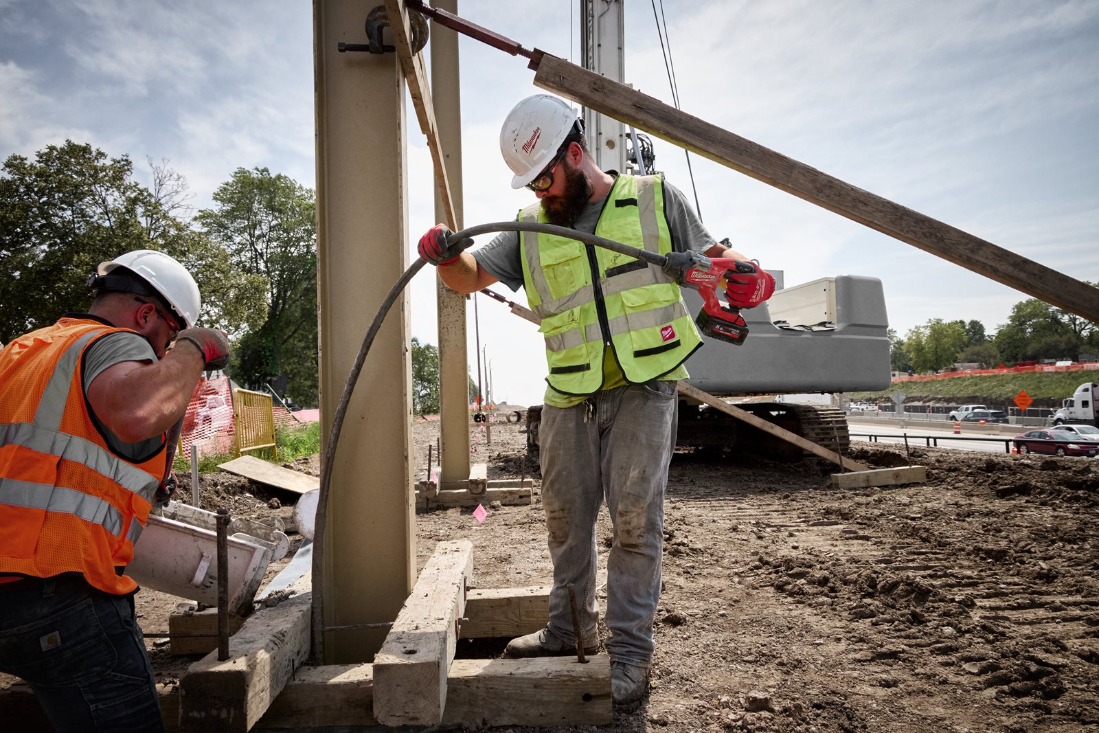 Vibrator de beton cu lance M18 FUEL Milwaukee M18 FCVN12-0 - in utilizare 8