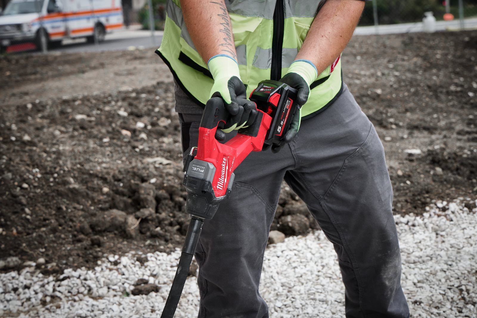 Vibrator de beton cu lance M18 FUEL Milwaukee M18 FCVN12-0 - in utilizare 9