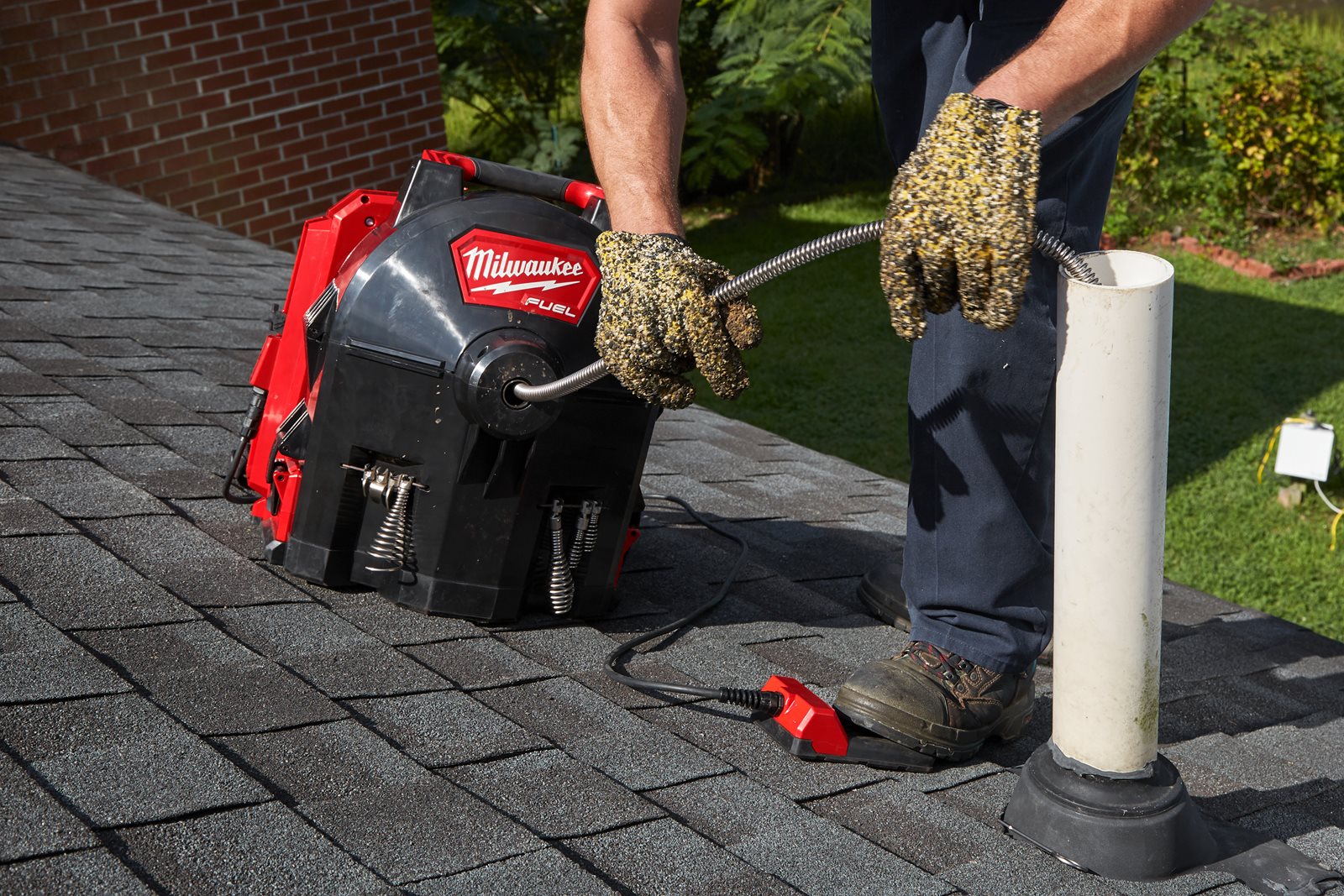 Mașină desfundat țevi autonomă 10 mm M18 FUEL Milwaukee M18 FFSDC10-0 - in utilizare 11