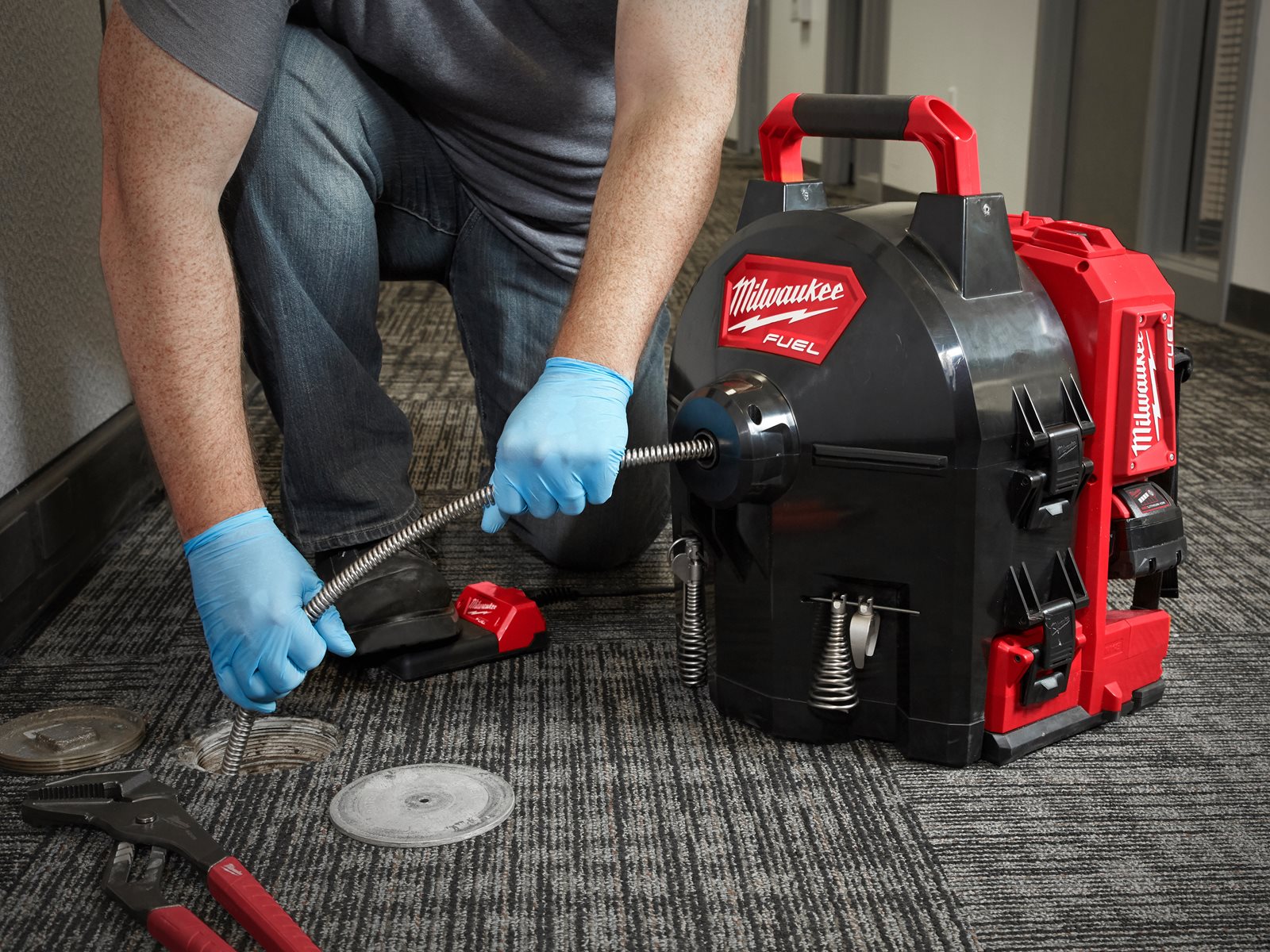 Mașină desfundat țevi autonomă 10 mm M18 FUEL Milwaukee M18 FFSDC10-0 - in utilizare 20