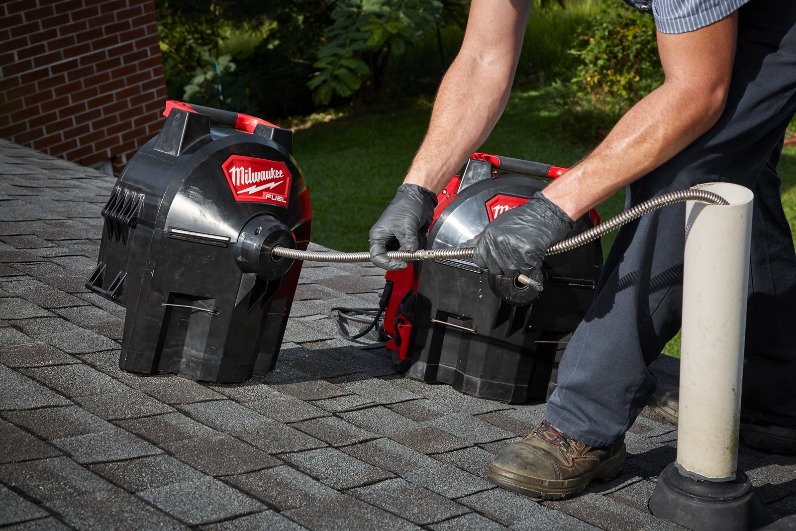 Mașină desfundat țevi autonomă 10 mm M18 FUEL Milwaukee M18 FFSDC10-0 - in utilizare 7