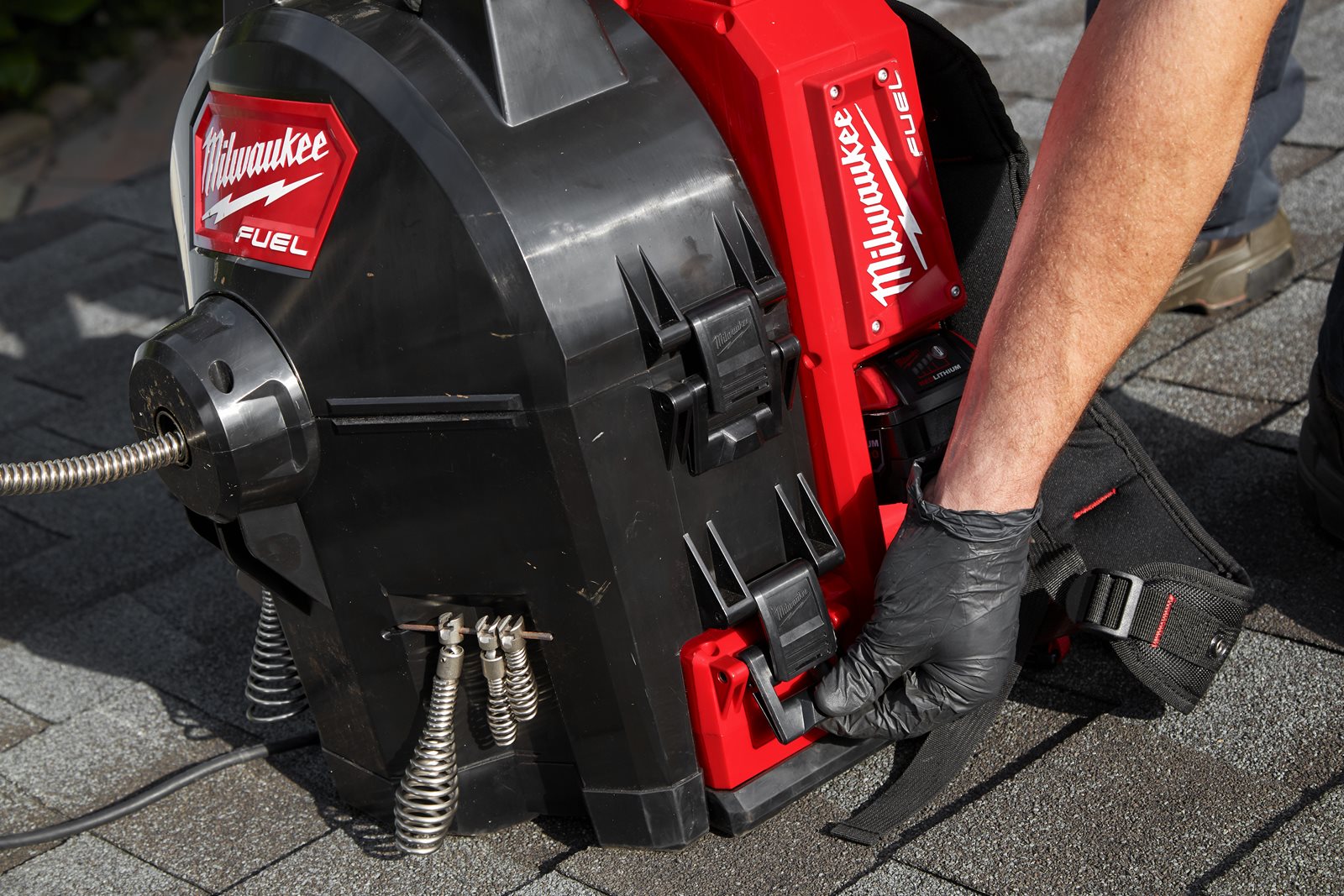 Mașină desfundat țevi autonomă 10 mm M18 FUEL Milwaukee M18 FFSDC10-0 - in utilizare 8