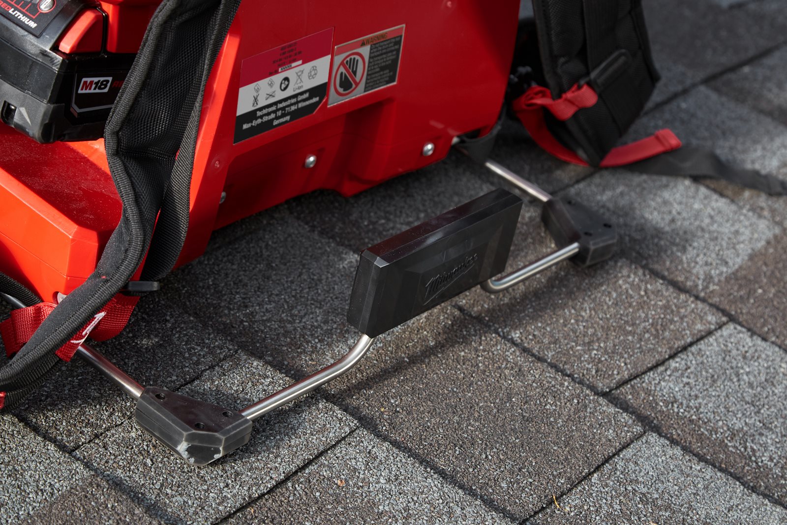 Mașină desfundat țevi autonomă 10 mm M18 FUEL Milwaukee M18 FFSDC10-0 - in utilizare 9