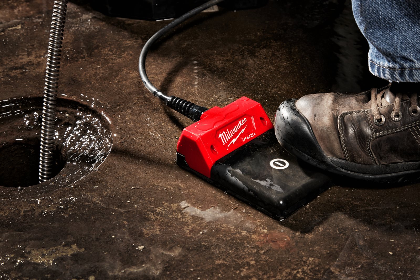 Mașină desfundat țevi autonomă 16 mm M18 FUEL Milwaukee M18 FFSDC16-0 - in utilizare 15