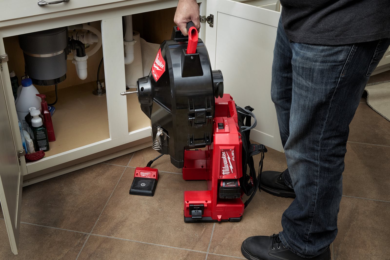 Mașină desfundat țevi autonomă 16 mm M18 FUEL Milwaukee M18 FFSDC16-0 - in utilizare 2
