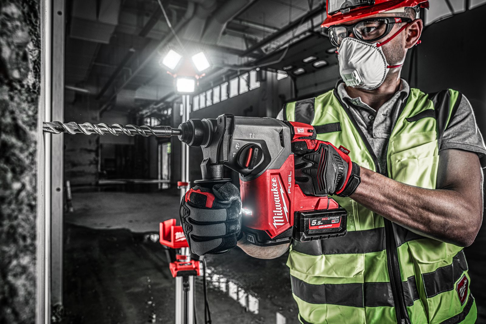 Ciocan rotopercutor SDS-Plus 26 mm cu 4 funcții M18 FUEL Milwaukee M18 FH-0 - in utilizare 4