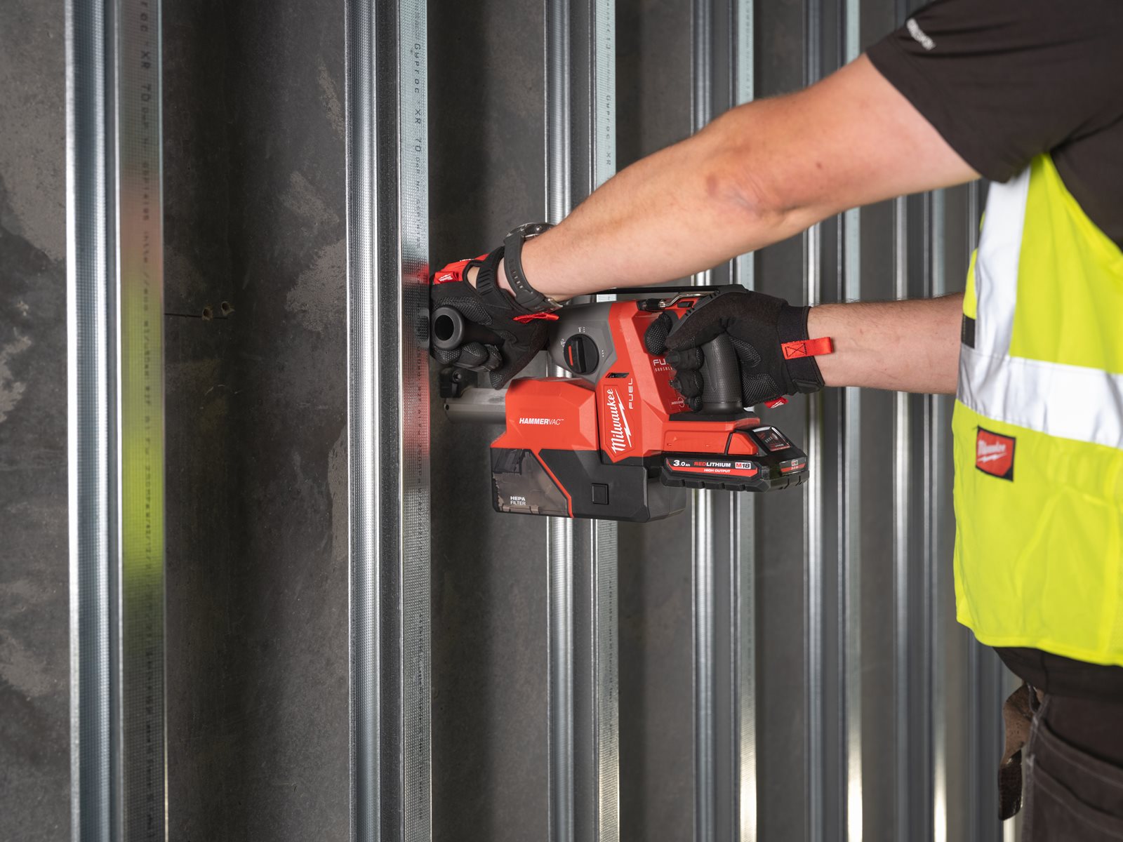 Ciocan rotopercutor 16 mm SDS-Plus M18 FUEL 4 moduri Milwaukee M18 FHAC16-0 - in utilizare 4