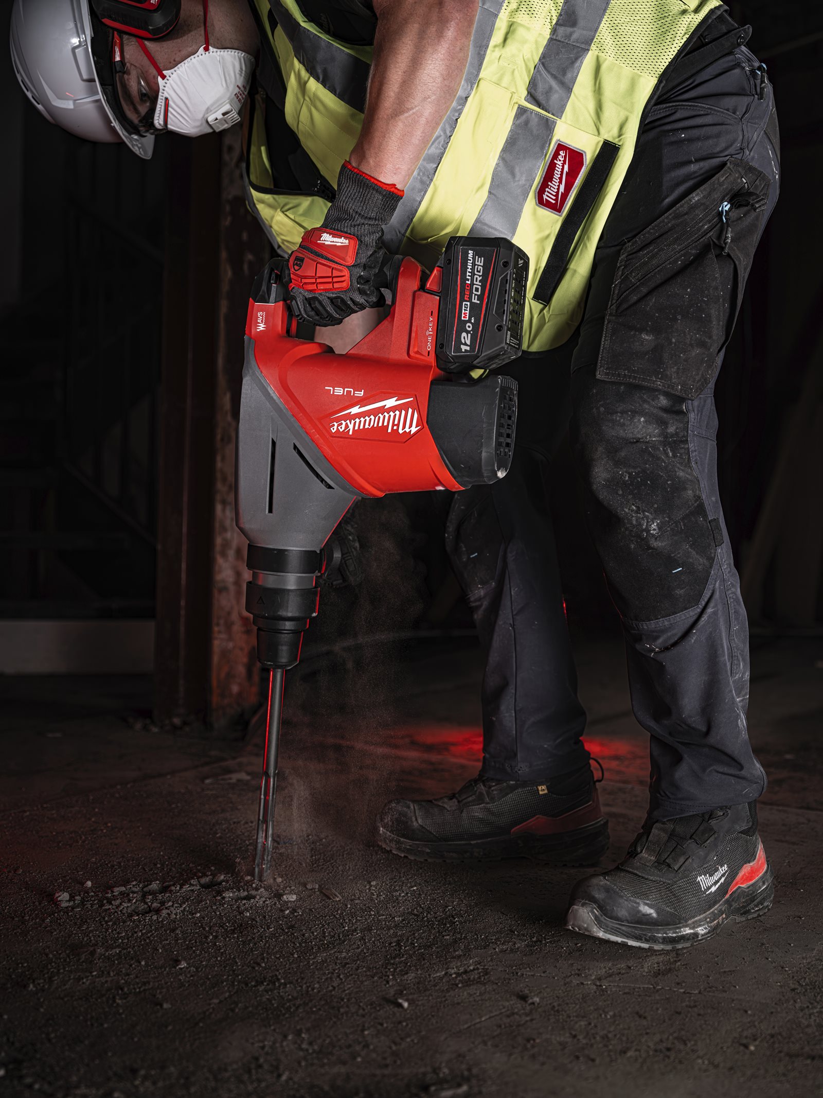 Ciocan rotopercutor SDS-Max M18 FUEL 45 mm ONE-KEY Milwaukee M18 FHACO745-0C - in utilizare 10