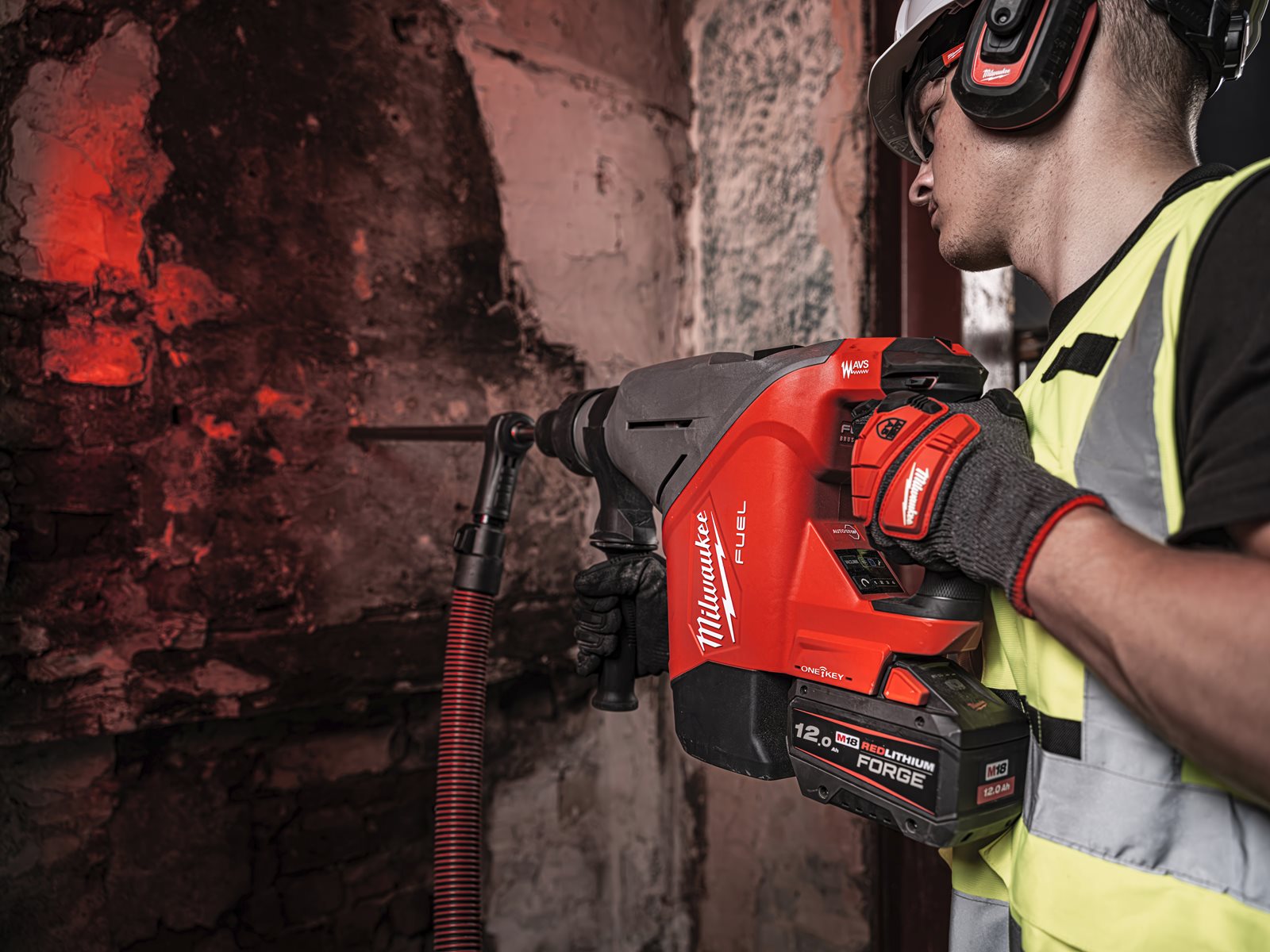 Ciocan rotopercutor SDS-Max M18 FUEL 45 mm ONE-KEY Milwaukee M18 FHACO745-0C - in utilizare 11