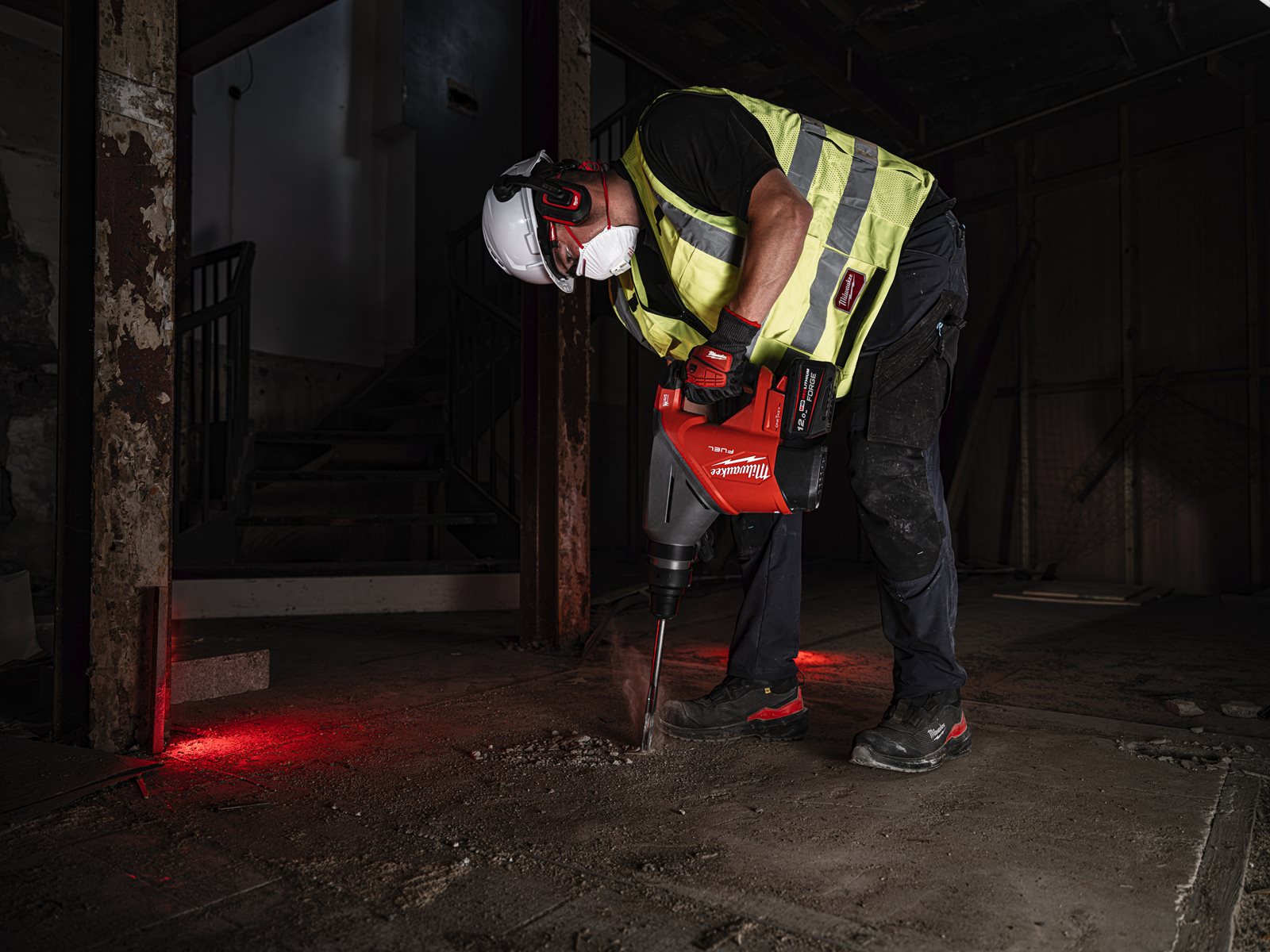 Ciocan rotopercutor SDS-Max M18 FUEL 45 mm ONE-KEY Milwaukee M18 FHACO745-0C - in utilizare 14