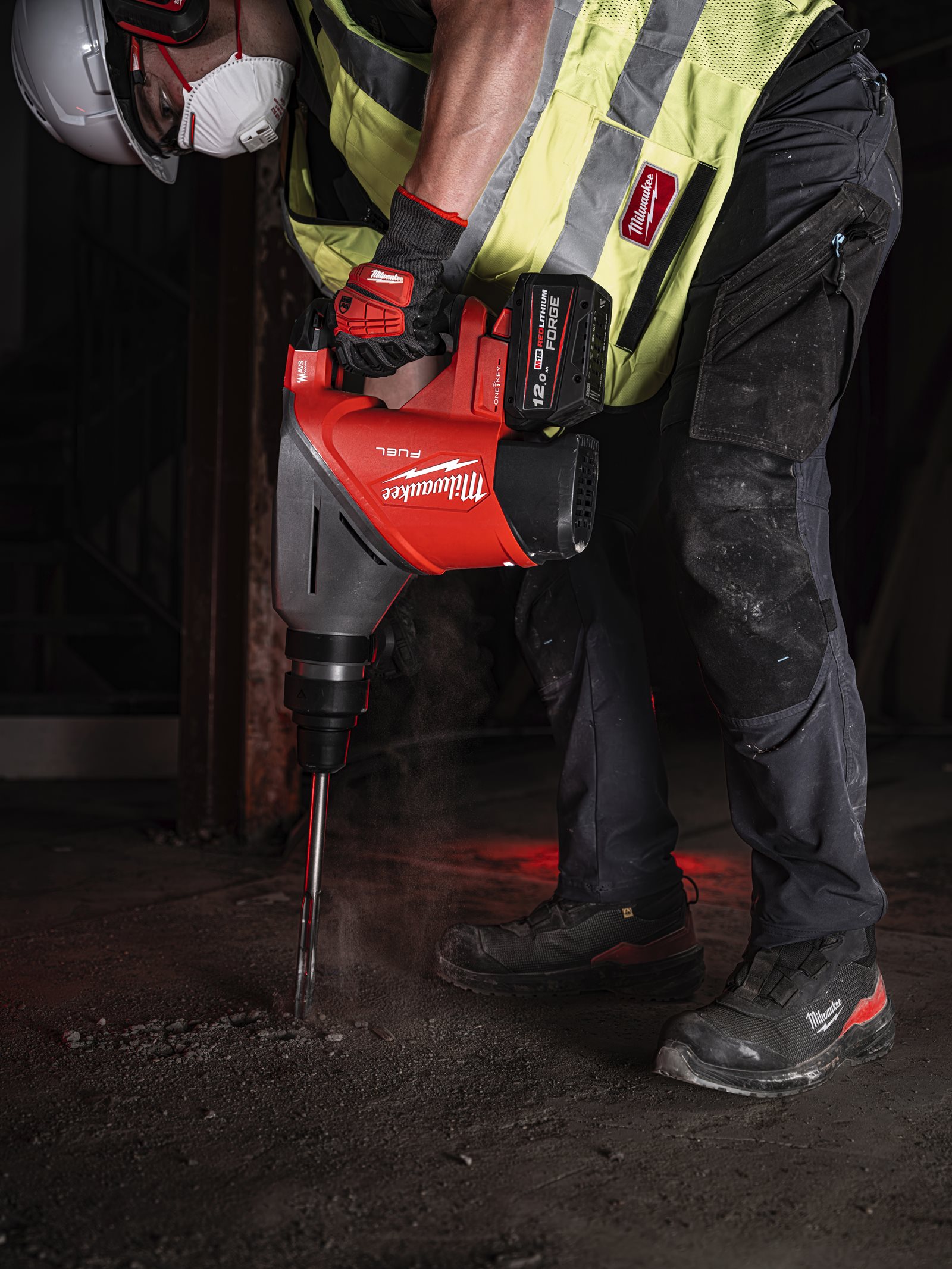 Ciocan rotopercutor SDS-Max M18 FUEL 45 mm ONE-KEY Milwaukee M18 FHACO745-0C - in utilizare 15